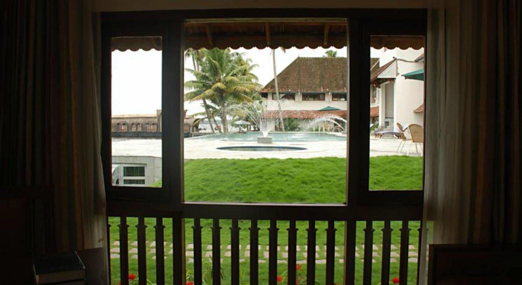 Lemon Tree Vembanad Lake Resort, Kerala Alappuzha Luaran gambar